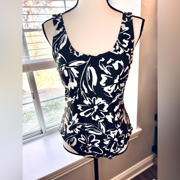 Hurley 1PC Swimsuit - Picture 1 of 5